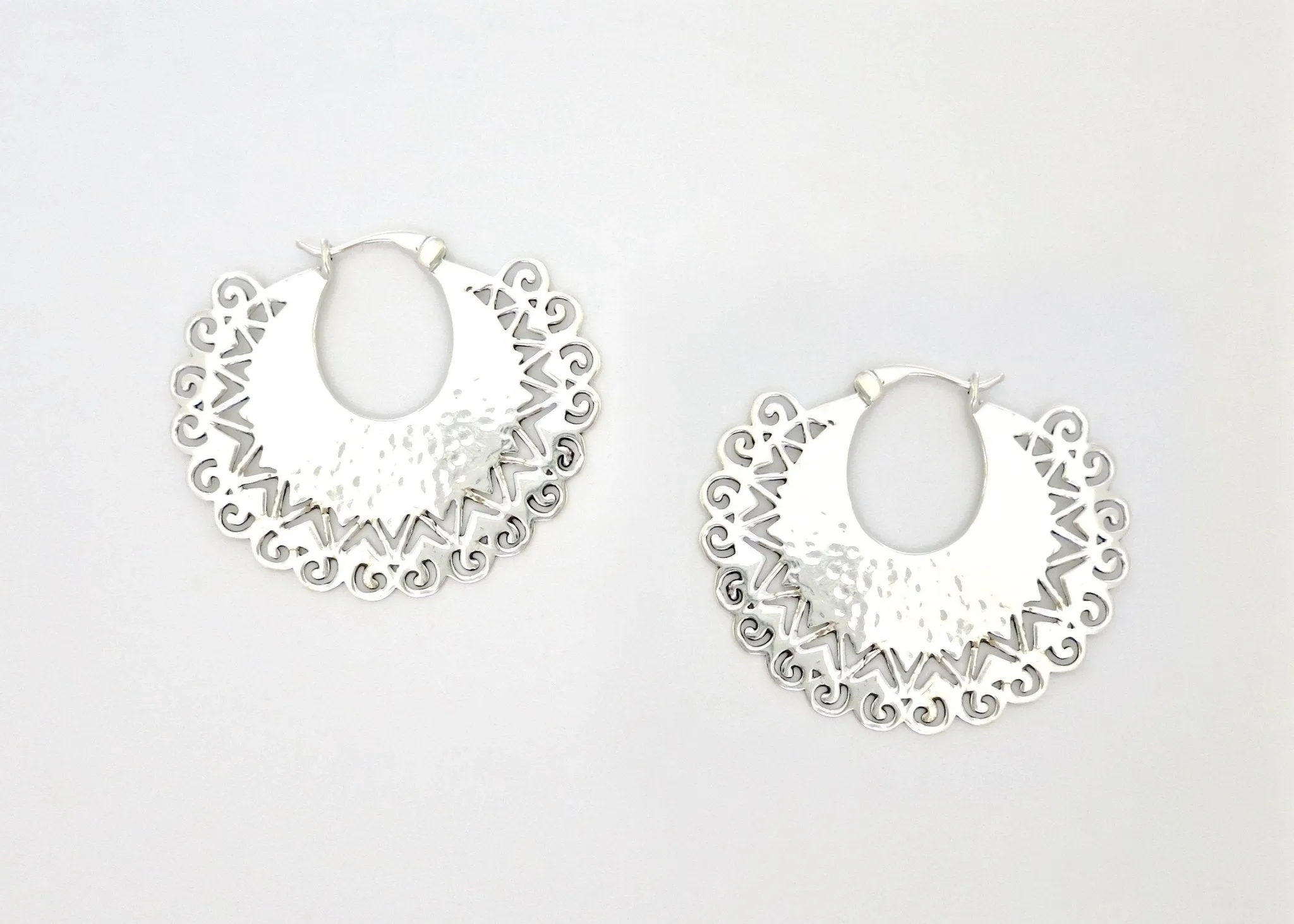 ALIKA dramatic hoops with hammer finish