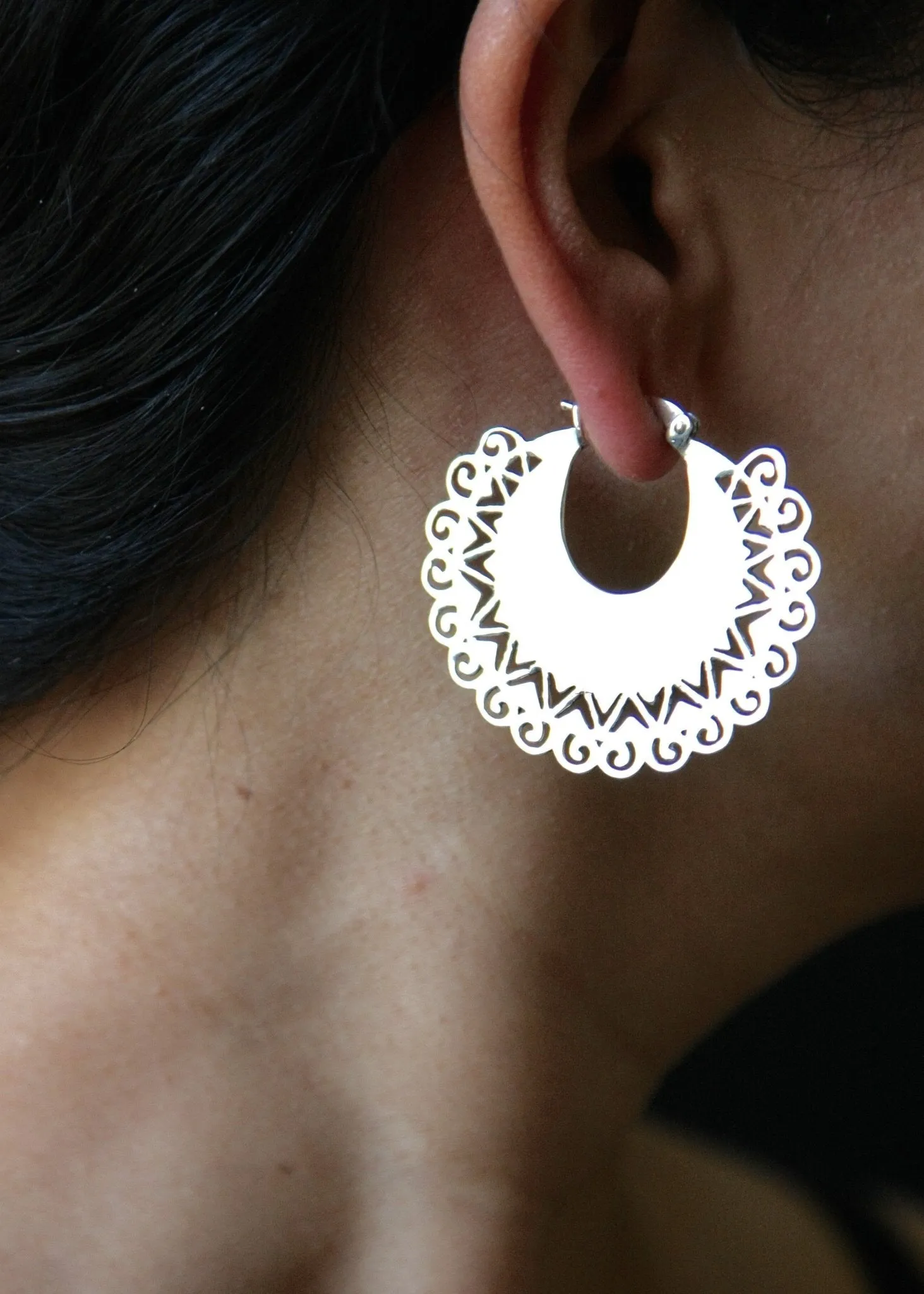 ALIKA dramatic hoops with hammer finish