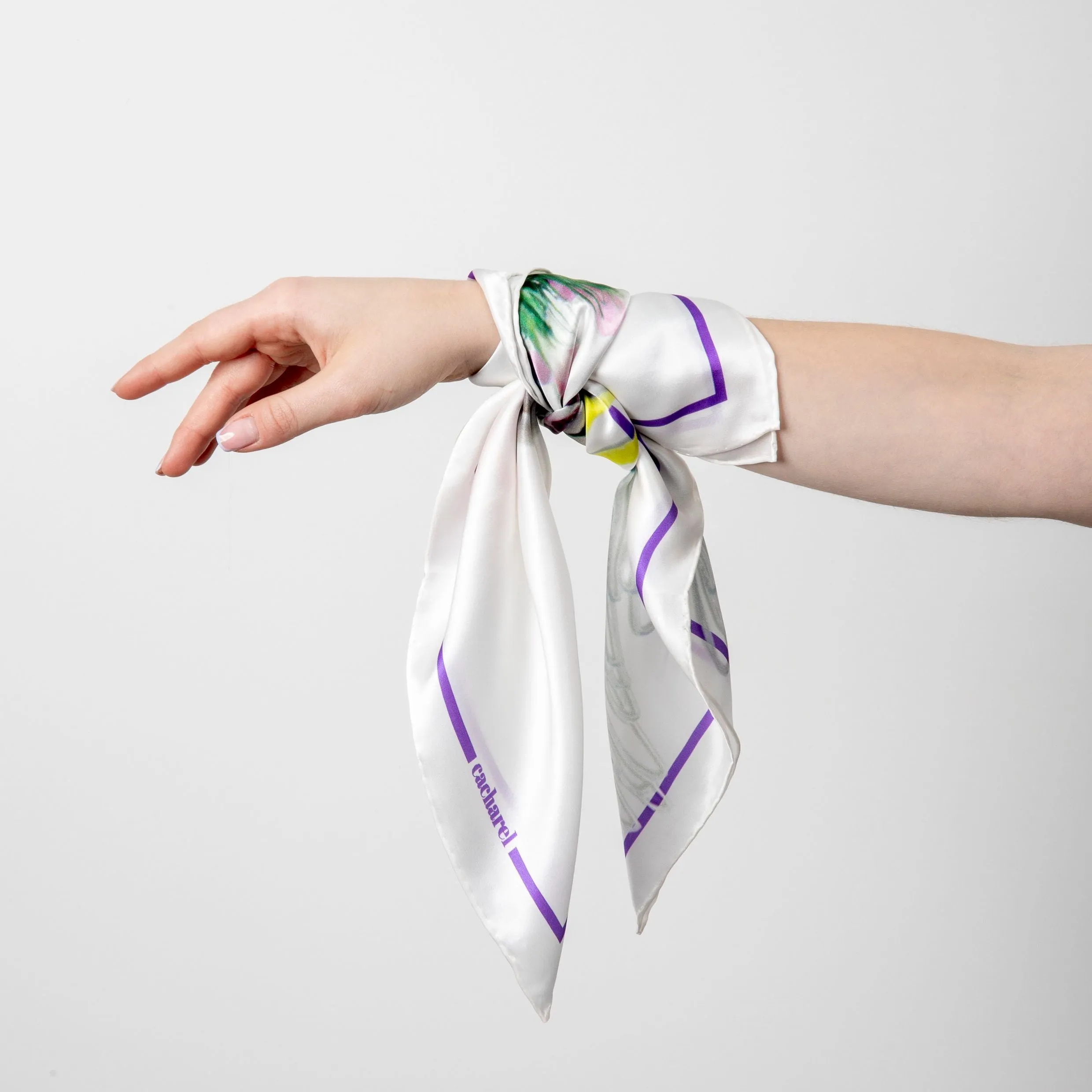 Cacharel CFM937F-Silk scarf Madeleine White