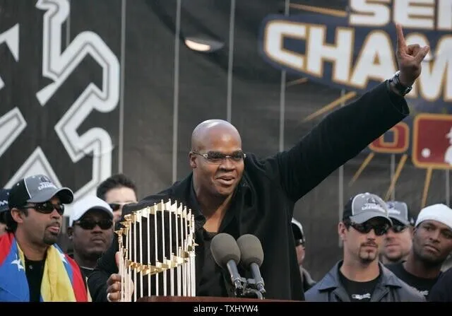 Frank Thomas Signed 2005 World Series Baseball (Schwartz COA) Chicago White Sox