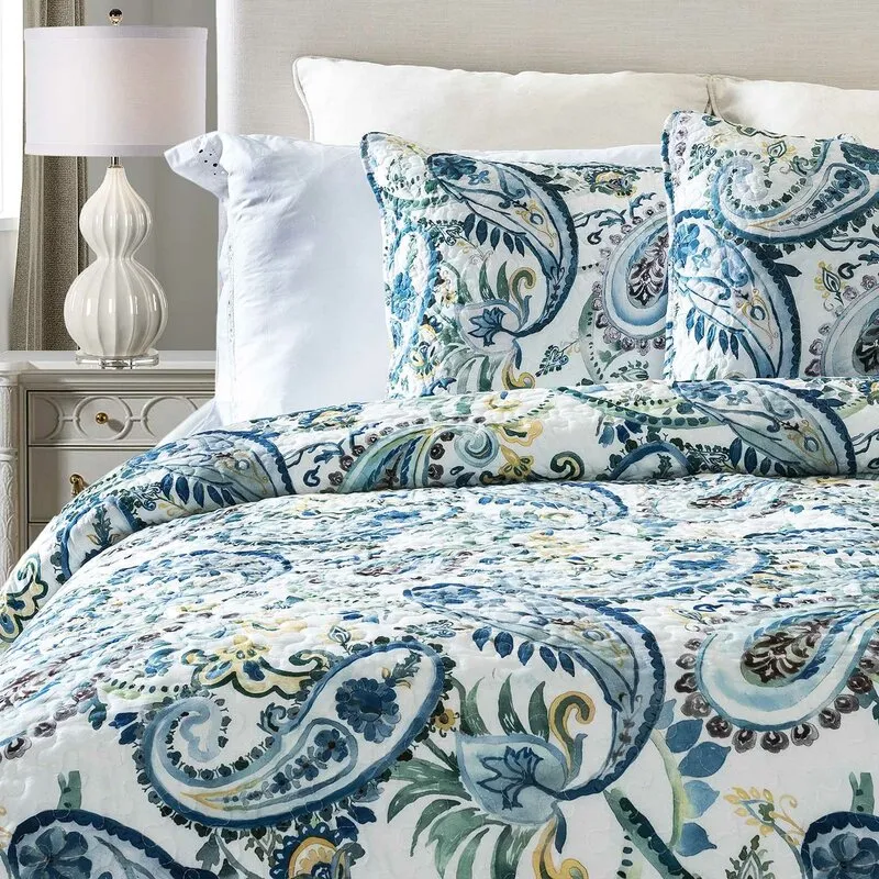King Quilt   2 Sham Torres Reversible Paisley 3 Piece Quilt Set! Retails $250 