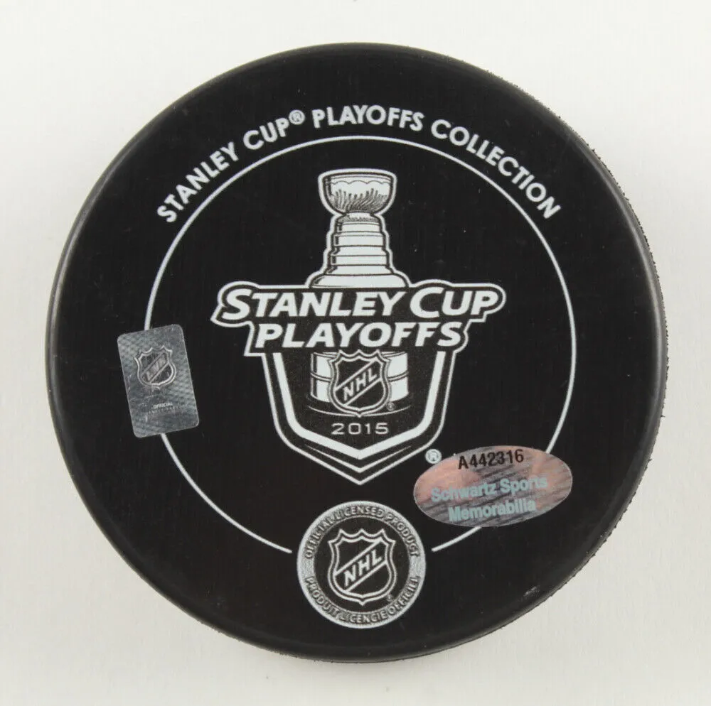 Marian Hossa Signed Chicago Blackhawks 2015 Stanley Cup Champ Logo Puck Schwartz